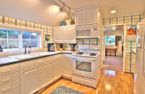 Downtown Cannon Beach House | McRae House - Cannon Beach Property Mgmt