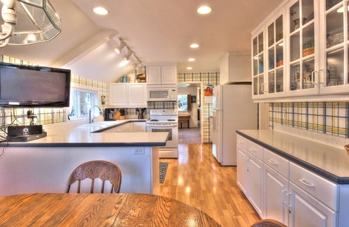 Downtown Cannon Beach House | McRae House - Cannon Beach Property Mgmt