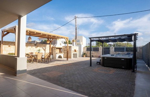 Anissaras Cottage | MD Residence near beach/BBQ n private parking