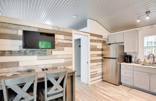 Mead Cabin | Mead Cabin: 2 Blocks to Willow Springs Marina