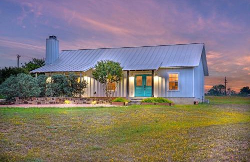 Fredericksburg House | Meadows Cottage - Hot Tub & 5 mins to Main