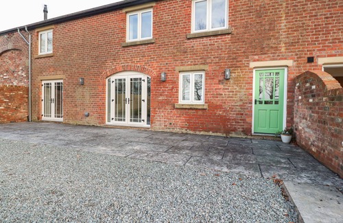 Wesham Cottage | MEADOWSIDE BARN, pet friendly, character holiday cottage in Kirkham