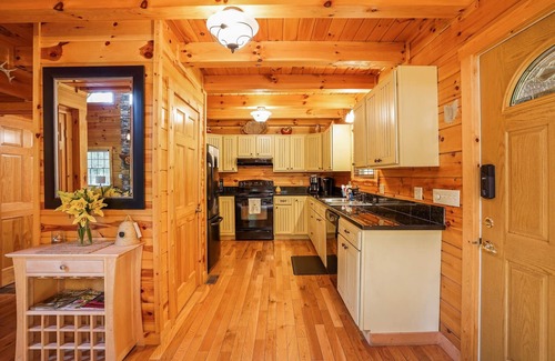 Logan House | Meant to Bee , Like its Busy Little Namesake 🐝, this Quaint Cabin Accomplishes Much!