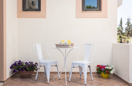 Gialos Condo | Mear Family Escape - Cretan Garden Getaway