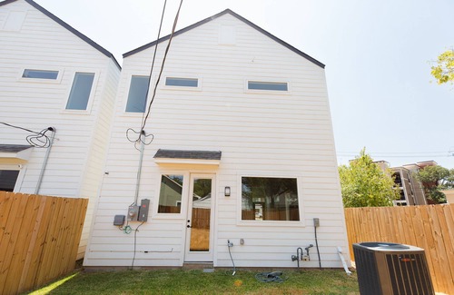 Riverside Terrace House | Medical Center Near the heart of the City