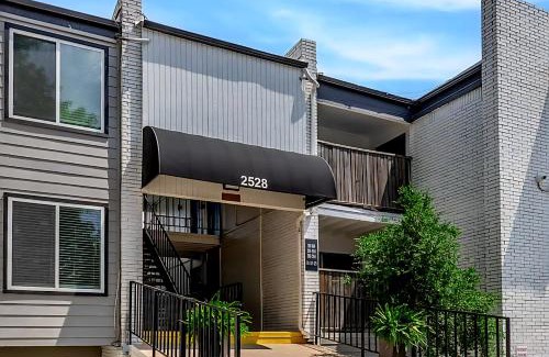 Dallas Apartment | Medical District Delight