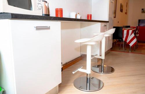 Ferrara Apartment | Medieval City Centre - Modern Suite with AC, Smart TV & WiFi