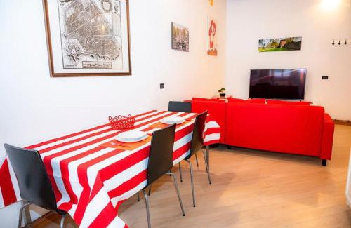 Ferrara Apartment | Medieval City Centre - Modern Suite with AC, Smart TV & WiFi