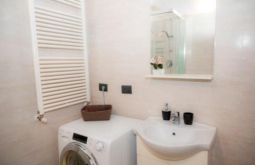 Ferrara Apartment | Medieval City Centre - Modern Suite with AC, Smart TV & WiFi