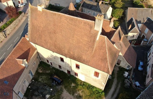 Herisson Apartment | Medieval House in Hérisson with Garden