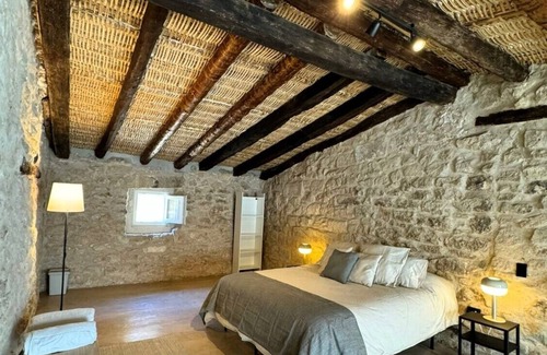 Calaceite House | Medieval house in the heart of Calaceite. Casa Vivó is pet friendly house.