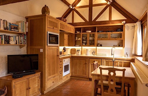 Sibford Gower Cottage | Mediterranean inspired luxury in the Oxfordshire Cotswolds, near Great Tew