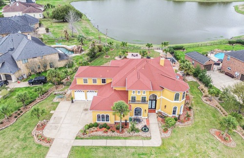 Richmond House | Mediterranean Villa by the Lake also for short or long term lease!