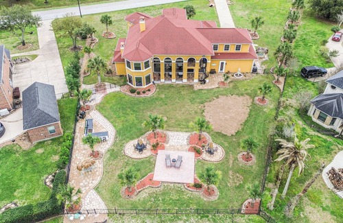 Richmond House | Mediterranean Villa by the Lake also for short or long term lease!