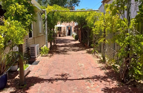 Fremantle Villa | Mediterranean villa, next to marine precinct and 5 minute walk to Fremantle.
