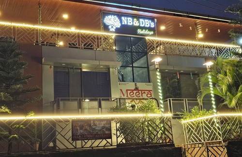 Panchgani Apartment | Meera's NB & DB 1 - bedroom apartment with WiFi and AC in picturesque Panchgani