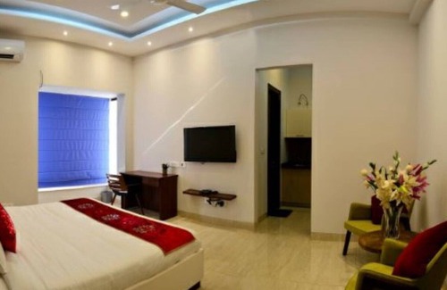 DLF City Apartment | Meera Suites @ DLF 2 - Lux Suite 1