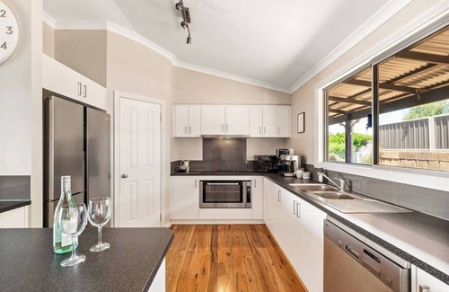 Nannup Cottage | Meeukany Hilltop Stunner in the Heart of Nannup