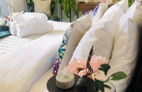 Salford Cabin | Meezee Pearl Double Bedroom Lodge with free parking