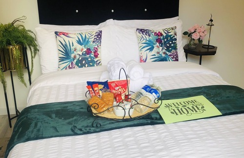 Salford Cabin | Meezee Pearl Double Bedroom Lodge with free parking