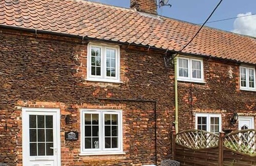 Dersingham Cottage | MEGGIE'S COTTAGE, romantic, character holiday cottage in Dersingham