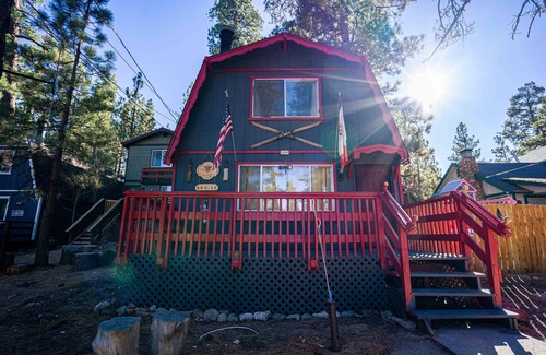 Big Bear Lake Cabin | Mei's Cabin-Sauna Jacuzzi, Children's playground