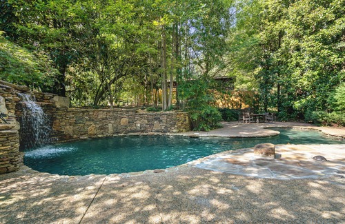 Raleigh House | Memphis Lakeside Haven