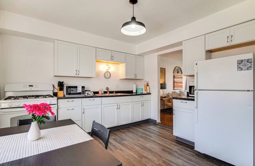 Menomonee Falls Condo | Menomonee Falls Condo 12 Mi to Lake Michigan!