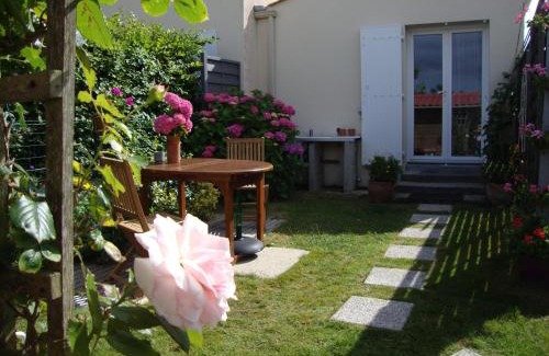 Bretignolles-sur-Mer Apartment | MER à pied Vrai lit LINGE FOURNI Jardin LOCAL vélos