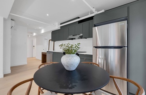 Cite Multimedia Apartment | Mercer-King Bedroom -Free parking