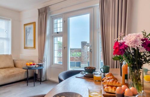 Felixstowe House | Meri Rauha