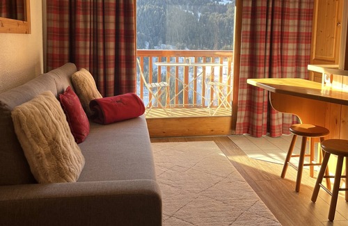 Meribel Apartment | Méribel Center flat 4 persons. Panoramic view. Close to the slopes.