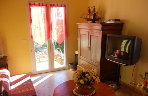 Fressac Villa | MERIDIONALE VILLA WITH SWIMMING POOL CLOSED LAND WITH TREES 3100M2