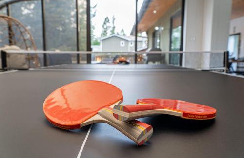 East Kootenay House | Merlot Mountain I Ping Pong I Sleep 7 I 55 RokuTV