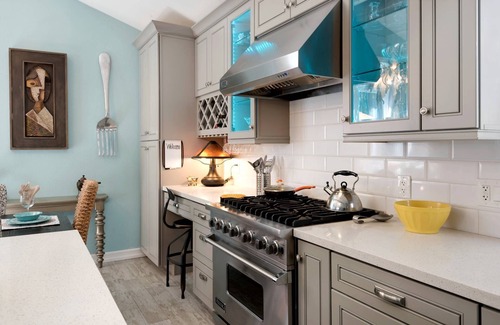 Lantern District House | Mermaid Cottage - Private Jacuzzi, AC, patio space