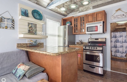 Uptown - Upper Duval House | MERMAID COVE - A collection of four units on Duval
