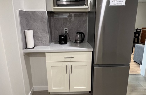 Merritt House | Merritt Crown Hill - 1 bedroom w/AC Suite 200