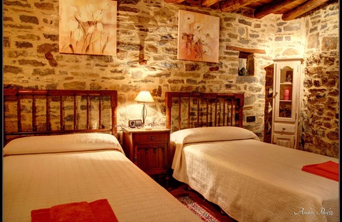 Charo Cottage | MERY overboard. Pyrenees. In Charo, 15 minutes from Ainsa. Pets.