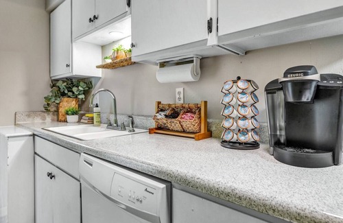 College Station Apartment | Mesa Verde: Great Location/Comfy King Beds