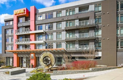 Reston Apartment | Metro Closeby! Island Kitchen | Near Washington DC