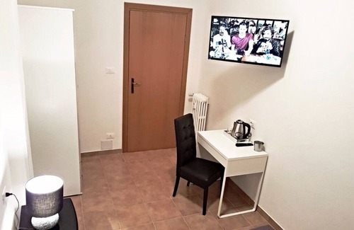 Tuscolano Apartment | METRO FURIO CAMILLO SUPER SPACIOUS APARTMENT-4 PRIVATE ROOMS -4 PRIVATE BATHROOM