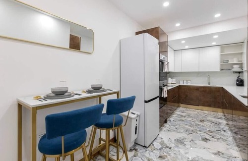 Tottenham Green House | Metro Majesty: 5-Bedroom Gem in South Tottenham