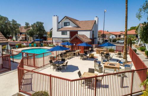 North Mountain Apartment | Metro PHX Upstairs 2bd sleeps 6 heated pool PETS ALLOWED