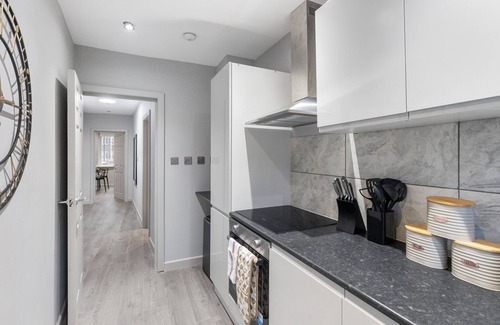 Harrow Apartment | Metropolitan Living: Sleek 3BR with Vibrant Flair