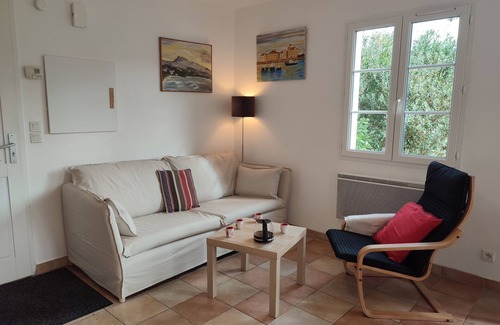Saint-Pee-sur-Nivelle Apartment | Meublé de Tourisme 3, Lumineux Avec Terrasse, vue sur Montagne et Grand Jardin