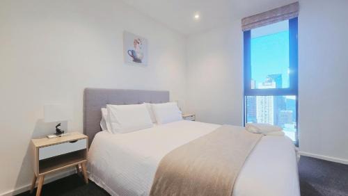 Melbourne Central Business District Apartment | MHYL High Rise Comfort 3BR2B with 1 parking