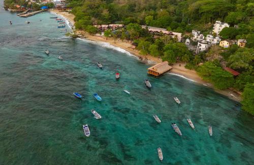 Capurgana Hotel | Mi casa es tu casa- Glamping y Casa de Campo