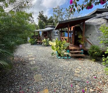 Capurgana Hotel | Mi casa es tu casa- Glamping y Casa de Campo