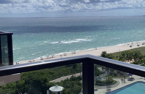 Mid Beach Condo | Miami Beach Alexander OCEAN FRONT suite multi pool resort Restaurant in building
