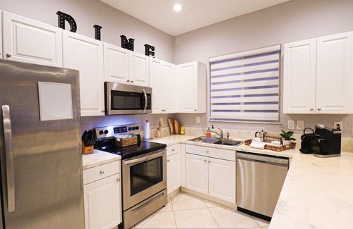 Country Walk House | Miami Palm Palace| Photo Booth|Games|Spring Break